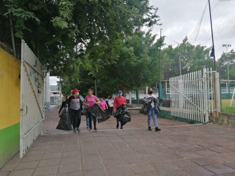 JORNADA DE DESCACHARRIZACIÓN EN LA CABECERA MUNICIPAL